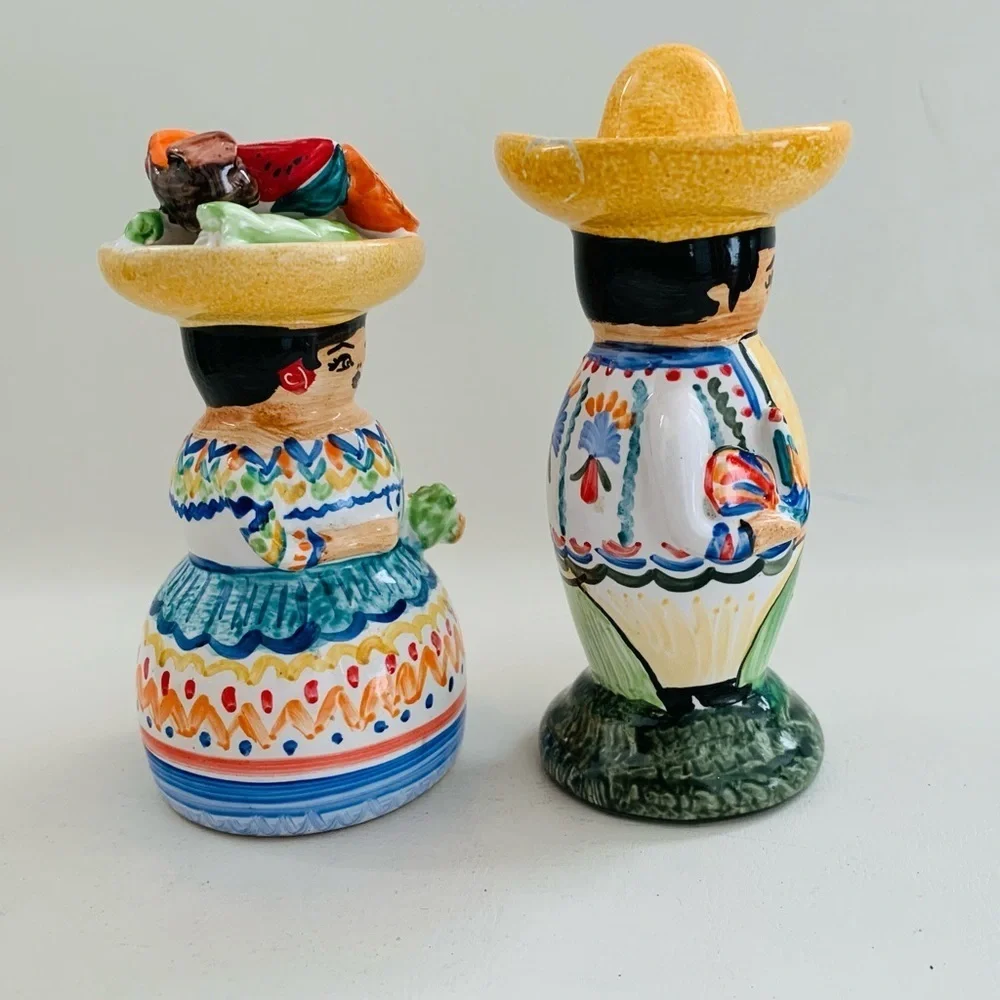HandPainted MEXICAN FOLK ART Colorful SALT & PEPPER Couple SHAKERS Terracotta